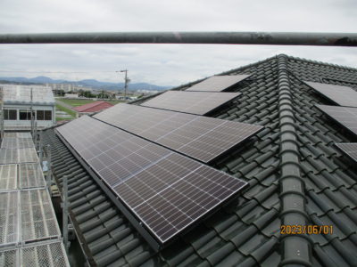 寄棟瓦屋根　太陽光発電システム工事