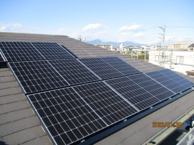 寄棟スレート屋根太陽光発電システム工事