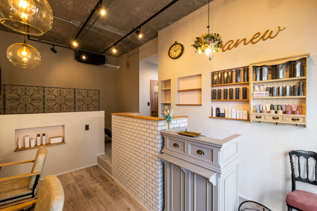 アンティーク調で魅せるサロン空間